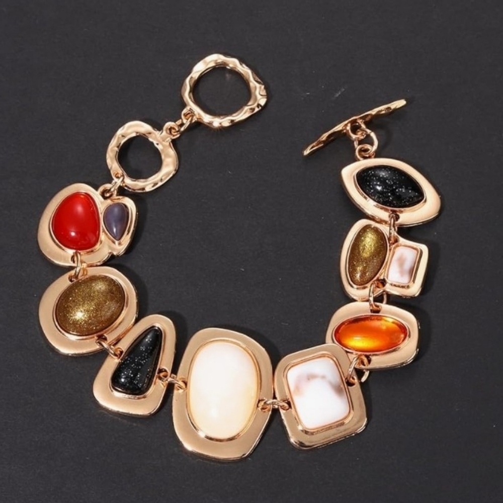 Gorgeous Vintage Golden Faux Stone Bracelet - Picture 4 of 5